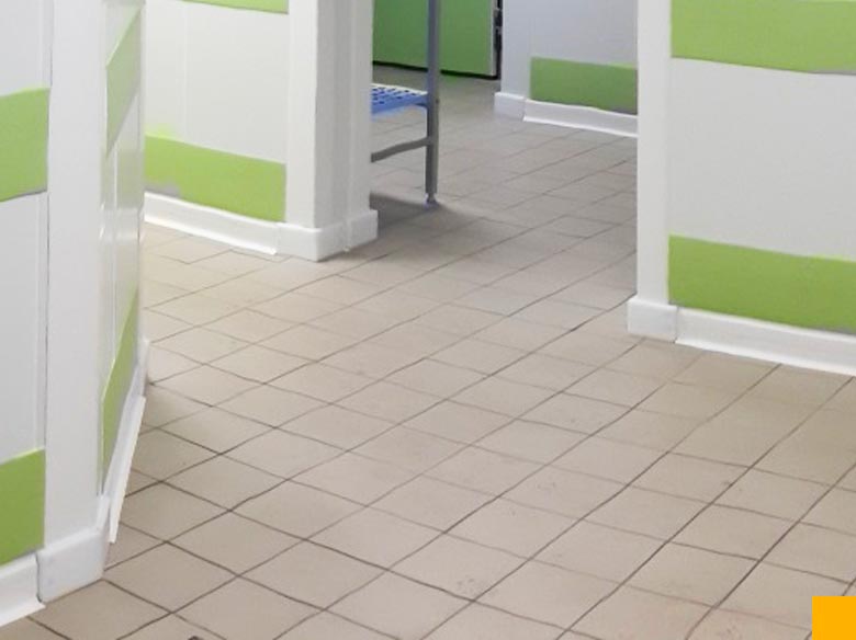 Plinthes et protections d’angle antichocs - Cloisons du Midi